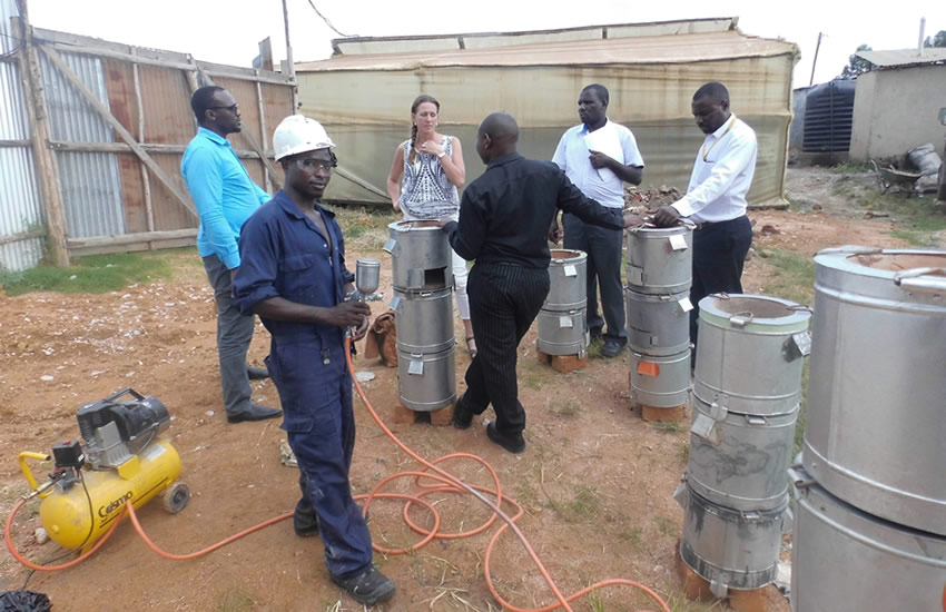 Team from UNCDF&Swedish embasy at factory