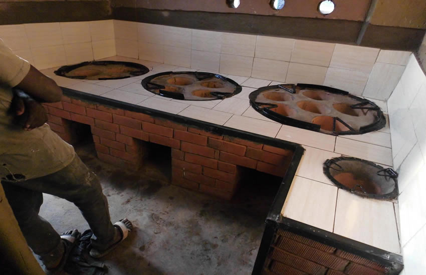 Briquette institutional stove