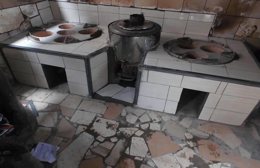 Briquette institutional stove